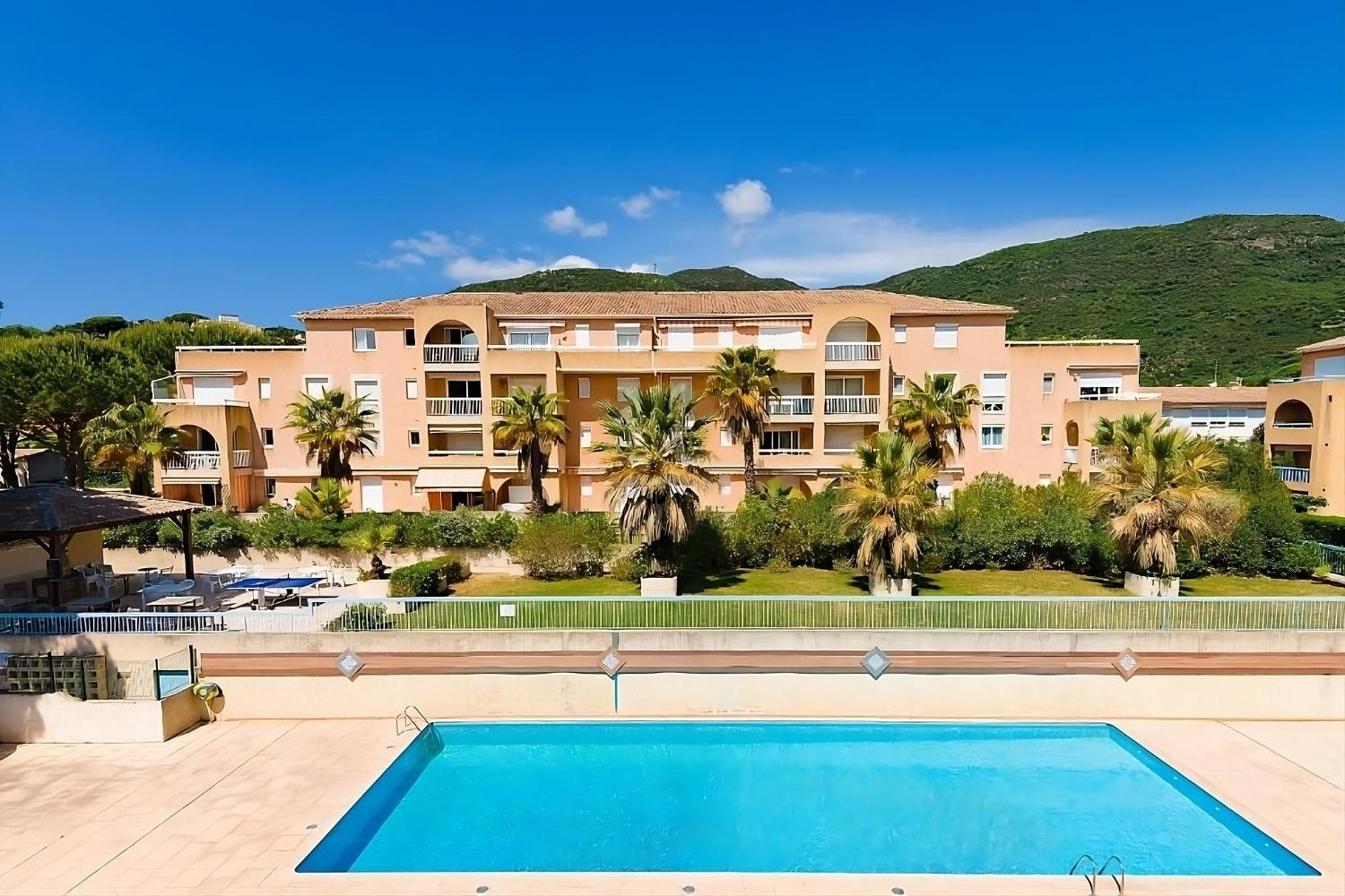 Appartement Residence Santa Barbara Avec Piscine Et A 750M De La Plage Cavalaire-sur-Mer Esterno foto